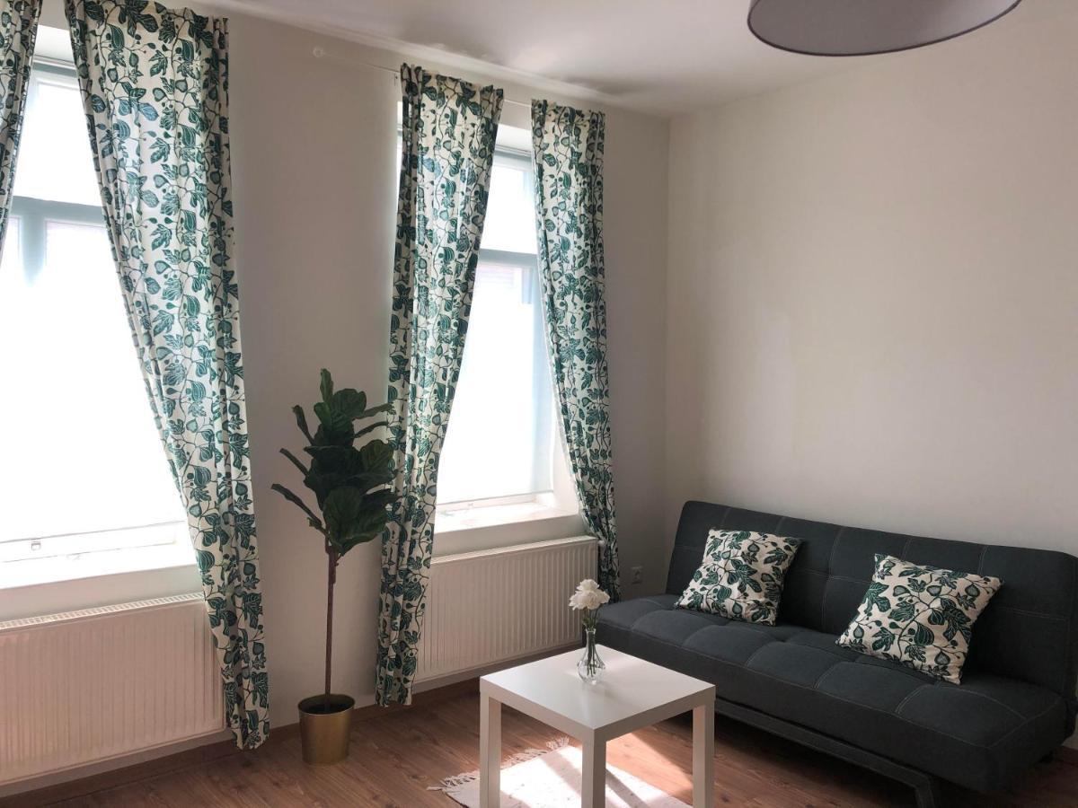L&R Apartment Gyor Exterior photo