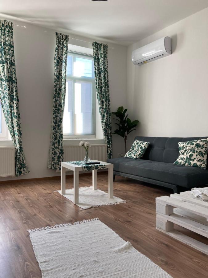 L&R Apartment Gyor Exterior photo