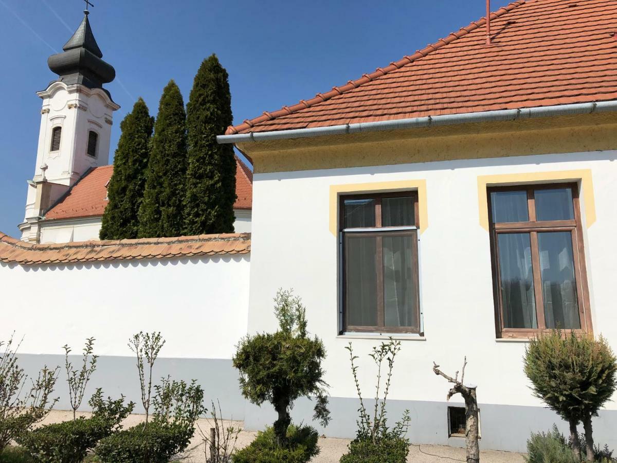 L&R Apartment Gyor Exterior photo